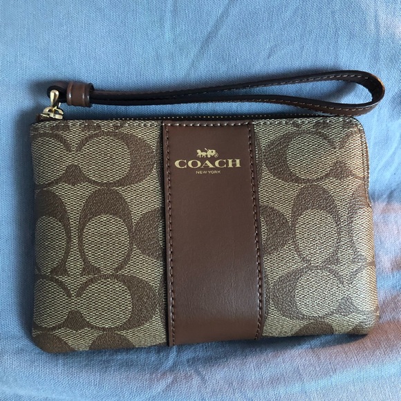 NEW Coach Signature Wristlet / PVC LTH / Corner Zip / Khaki-Saddle - Picture 1 of 3